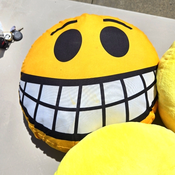 3 Kids Smiley Face Pillows - Bundle of 3 Pillows - Picture 2 of 4